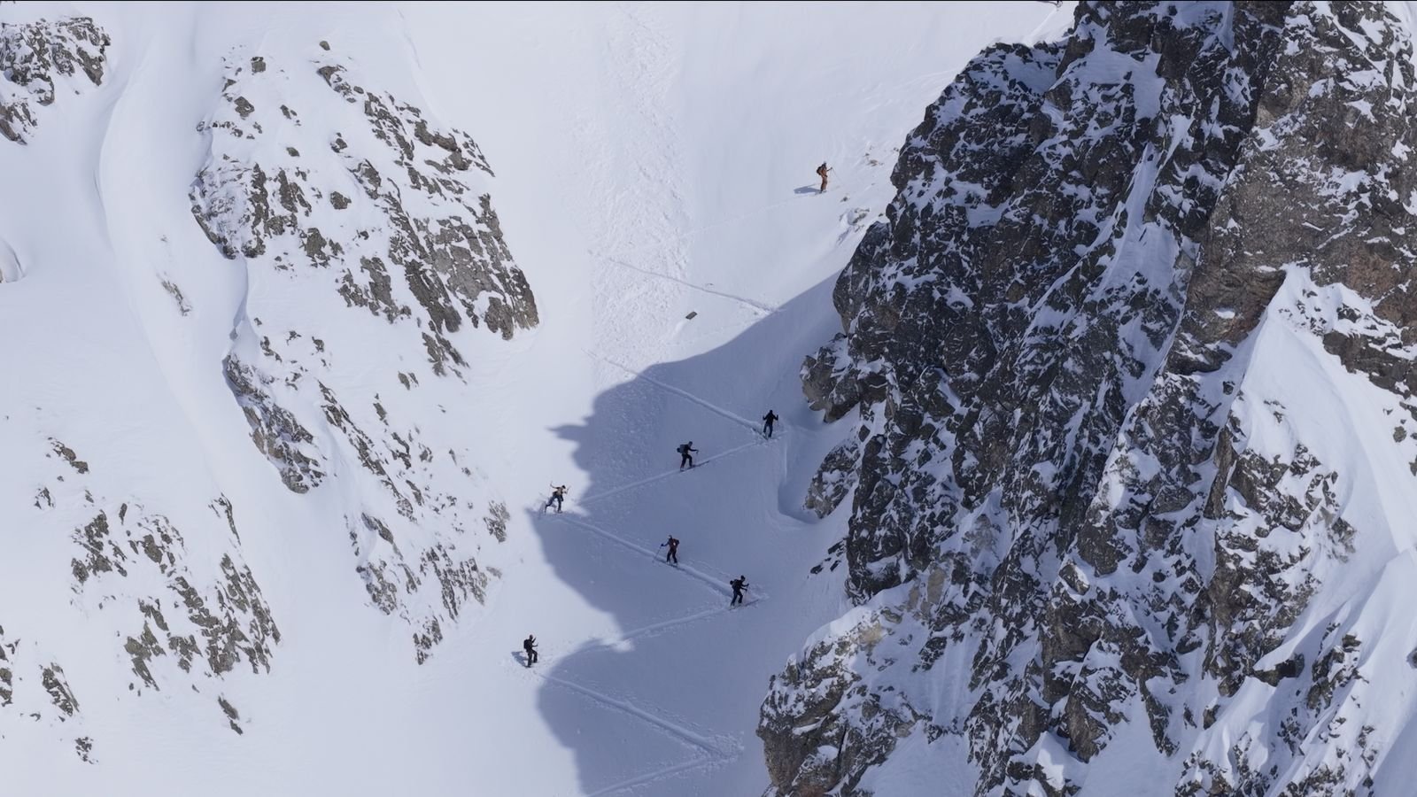 Descent through a couloir on the Mestia–Ushguli route