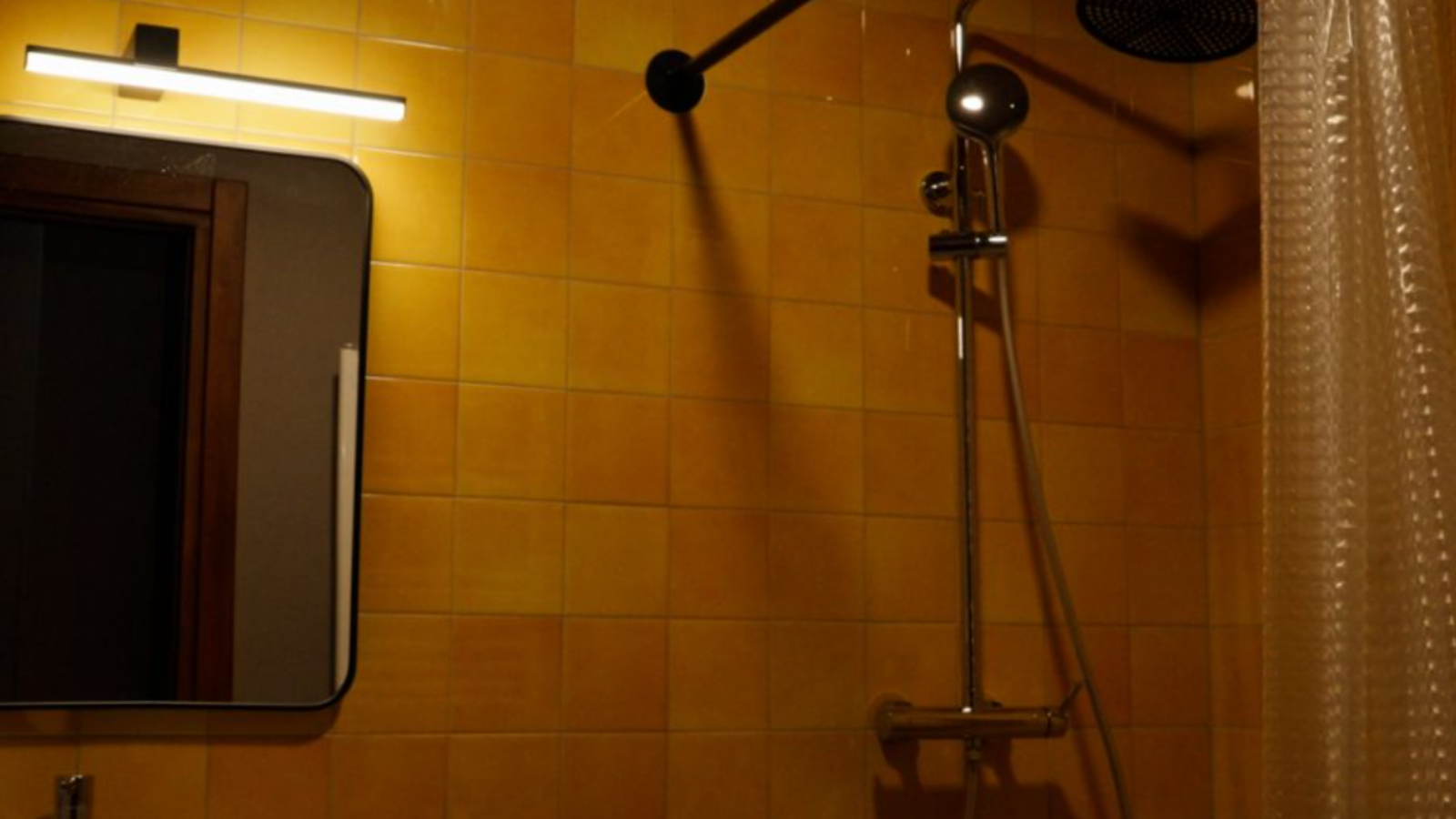 En-suite bathroom with rain shower — mountain hotel in Mestia