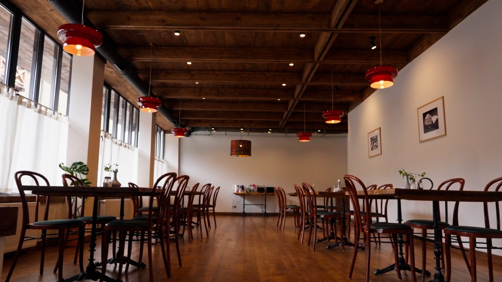 Hotel restaurant — warm wooden hall for Georgian breakfasts, Mestia