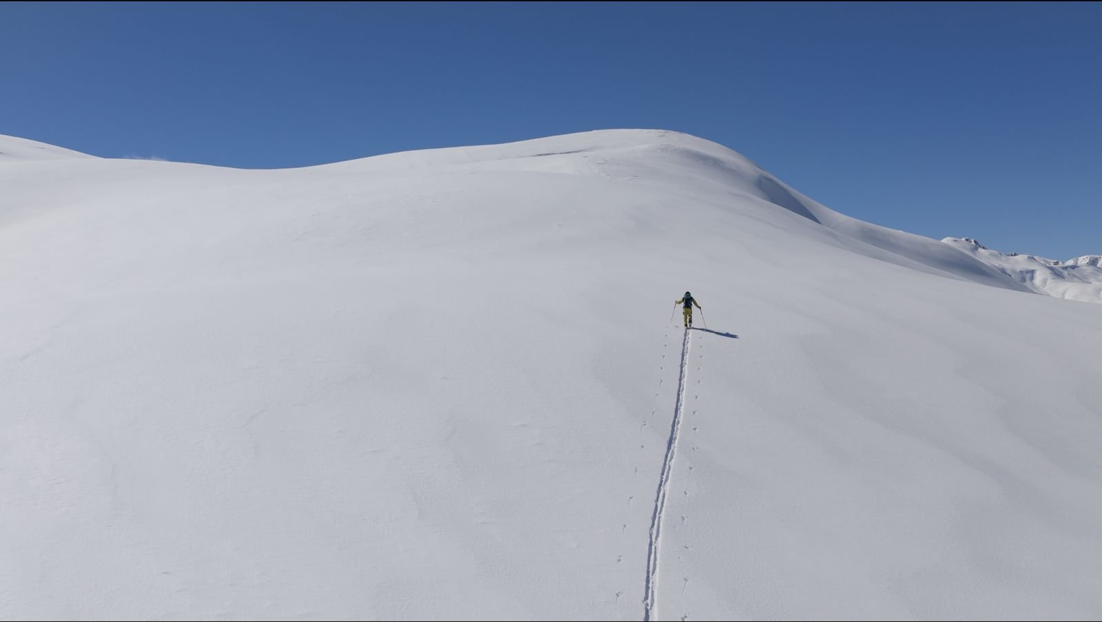 Long skin track across an open face
