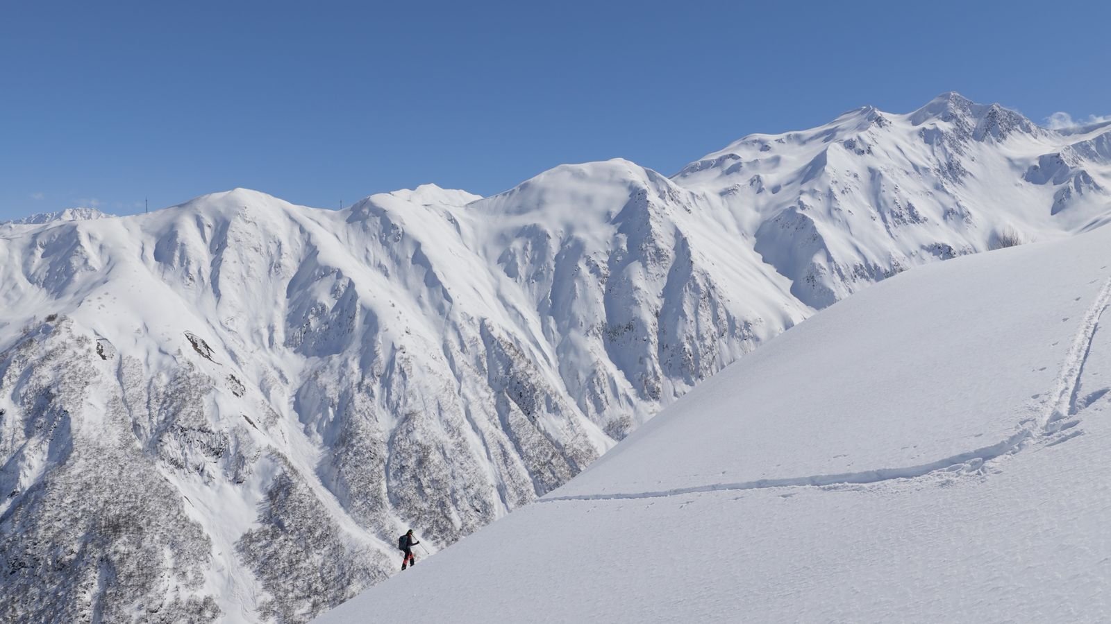 Skin track with a panorama of the main range