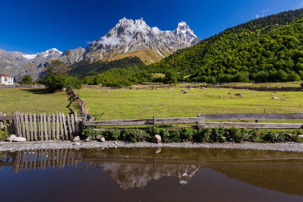 Das Mazeri-Tal unterhalb der Südwand des Berges Uschba, Oberswanetien